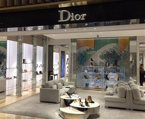 dior boutique dubai mall.